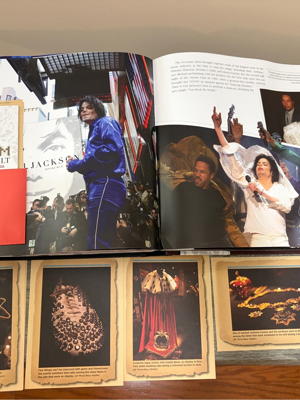 MJ  "A Tribute to the King of Pop 1958-2009" Platinum Ed. Collector's Vault - Picture 10 of 13